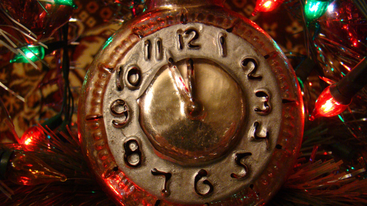 Елочная игрушка часы