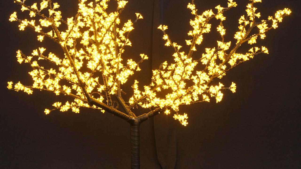 Гирлянды на деревья