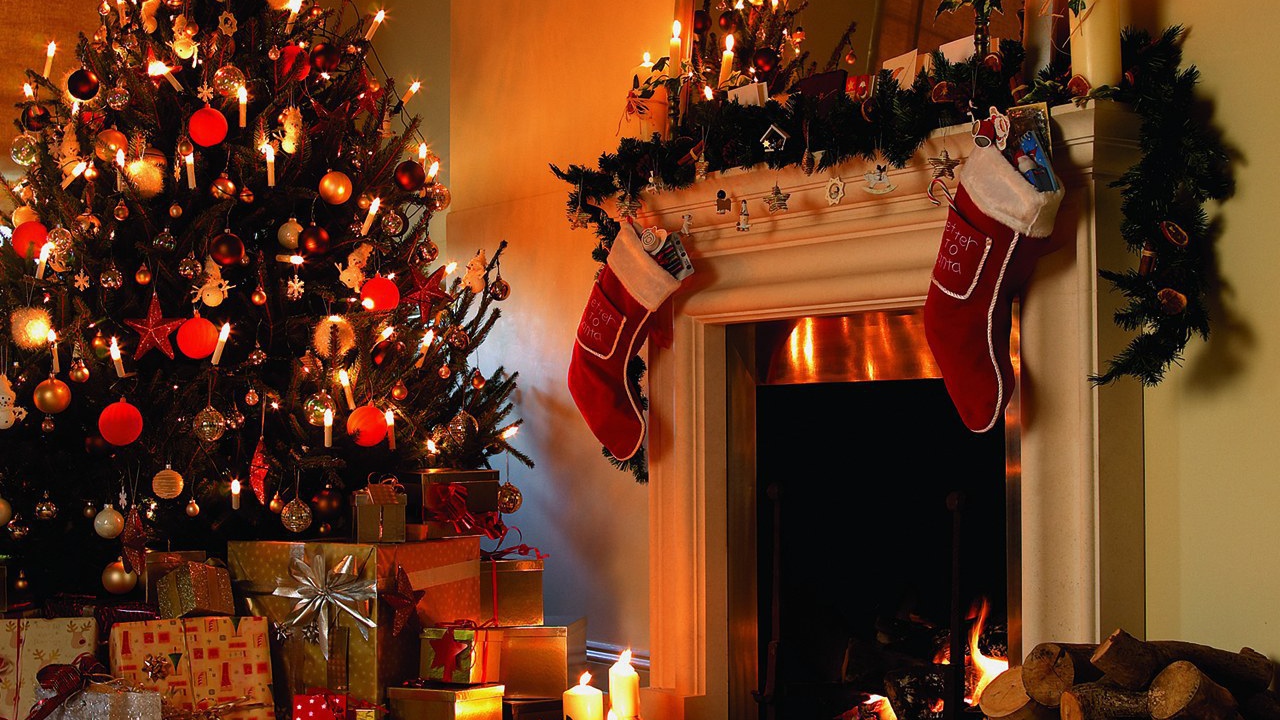 Подарки для детей под новогодней елкой в 2014 год лошади