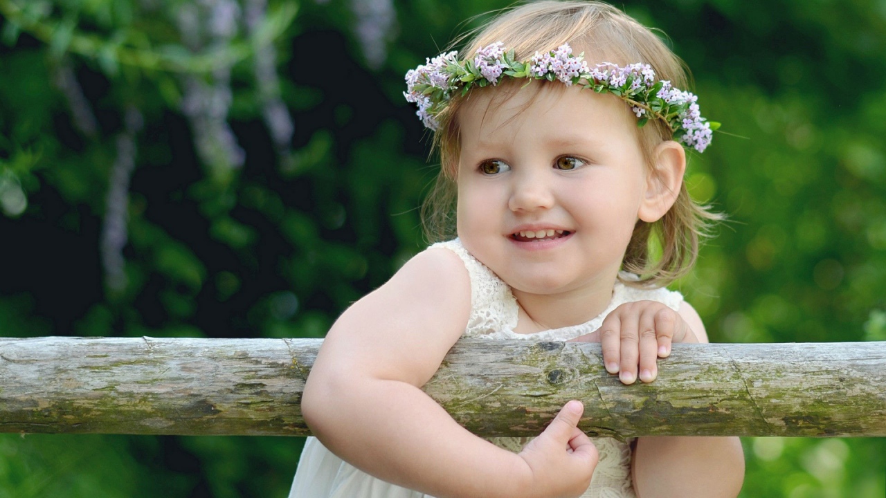 Девочка с венком