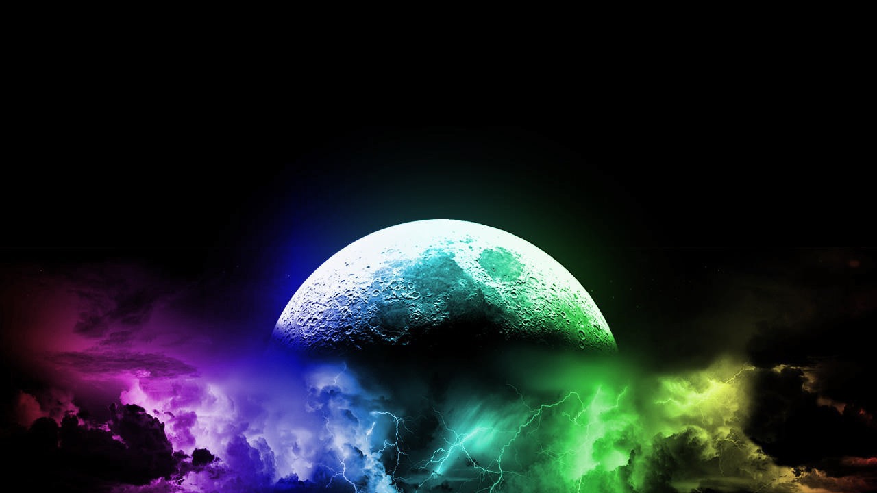 Планета в тучах с молниями