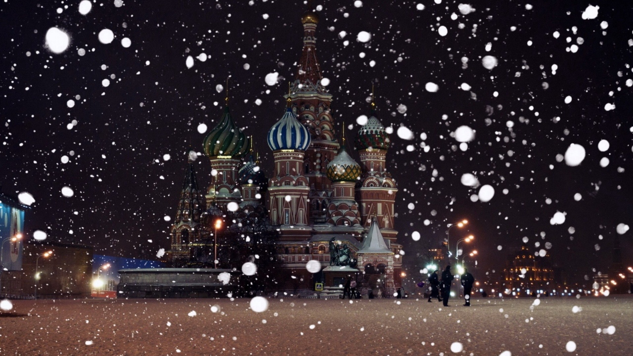 Красная площадь во время снега