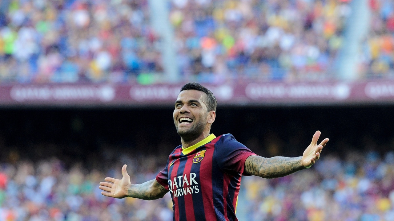 Барселона Даниэл Алвес благодарит болельщиков