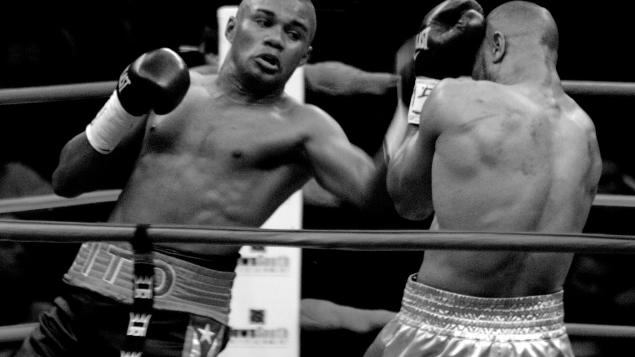 Боксер Феликс Тринидад в середине боя