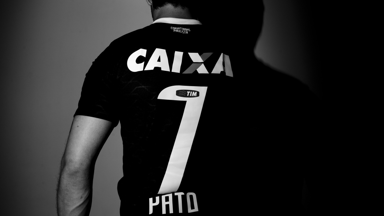 Коринфянам Алешандре Пато в черном