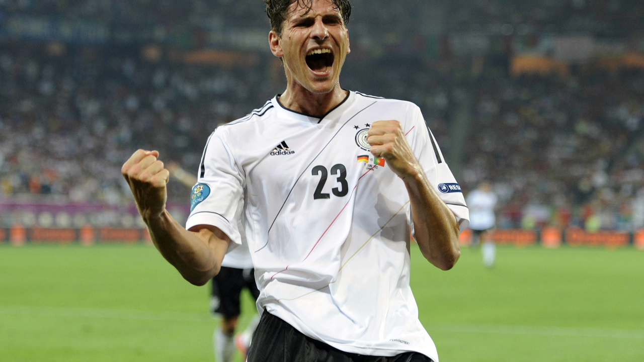 Фиорентина Марио Гомес стараясь забил гол