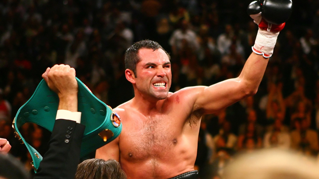 Легендарный боксер Оскар Дела Хойя выиграл бой