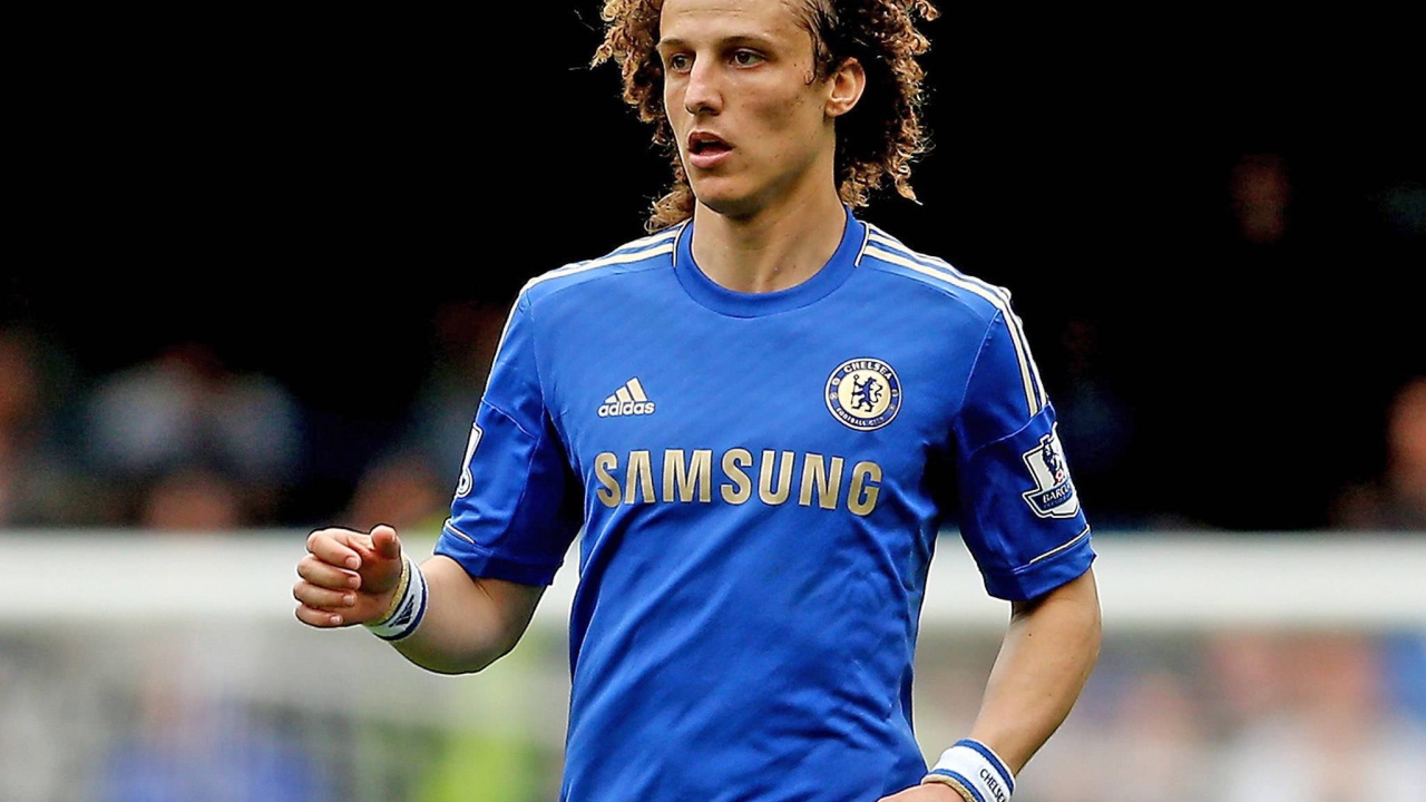 Лучший защитник Челси Давид Луис