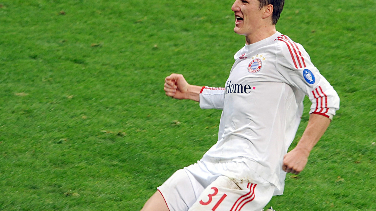 Лучший полузащитник Баварии Бастиан Швайнштайгер забил