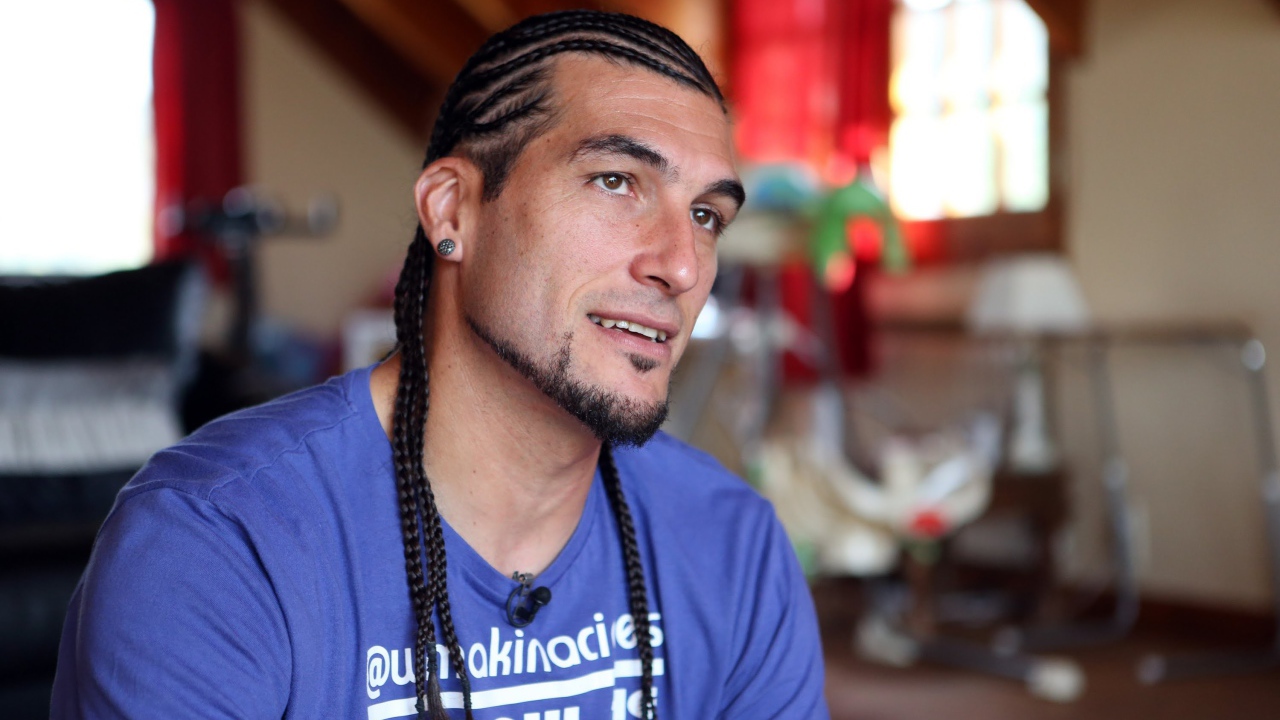 Футболист Барселоны Хосе Пинто в своем доме