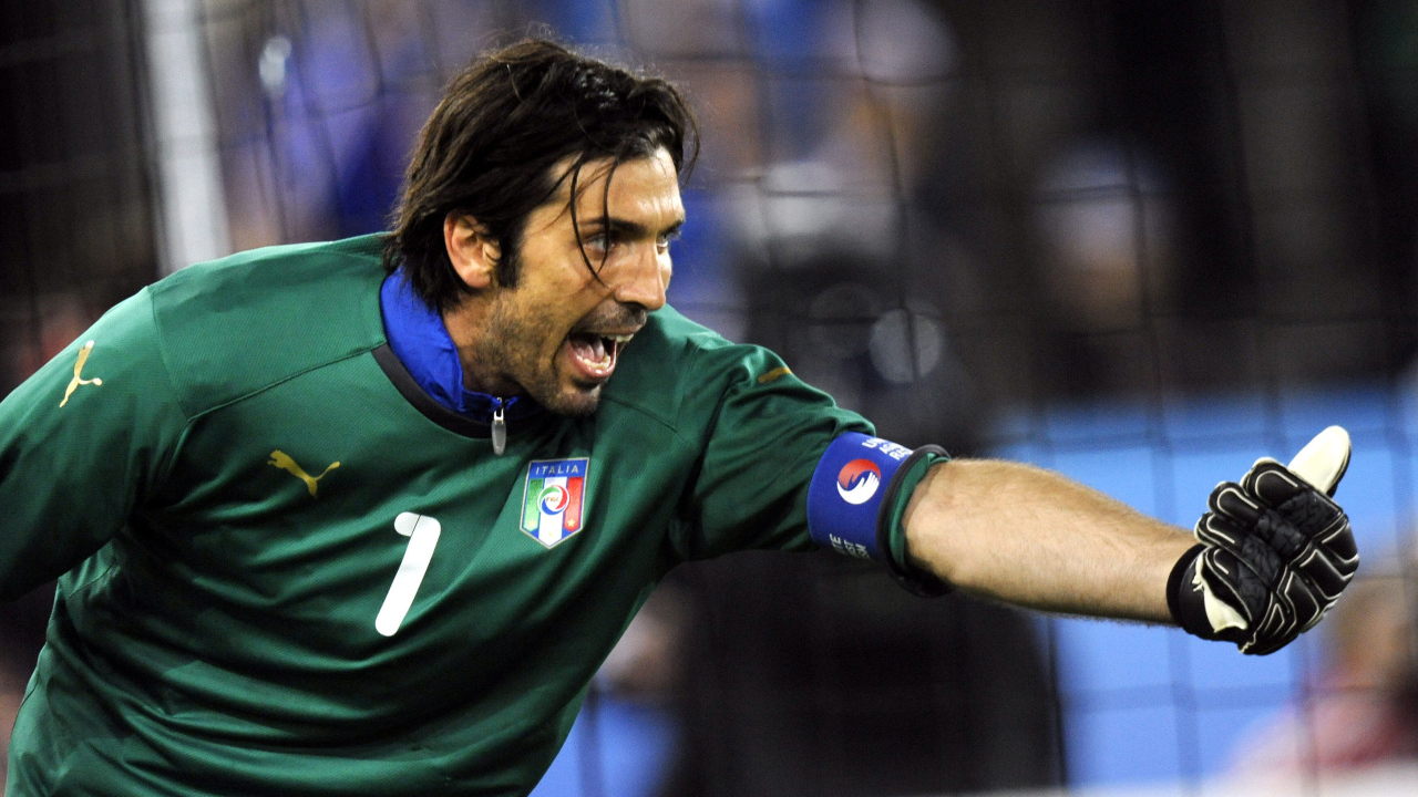 Футболист Ювентуса Джанлуиджи Буффон кричит