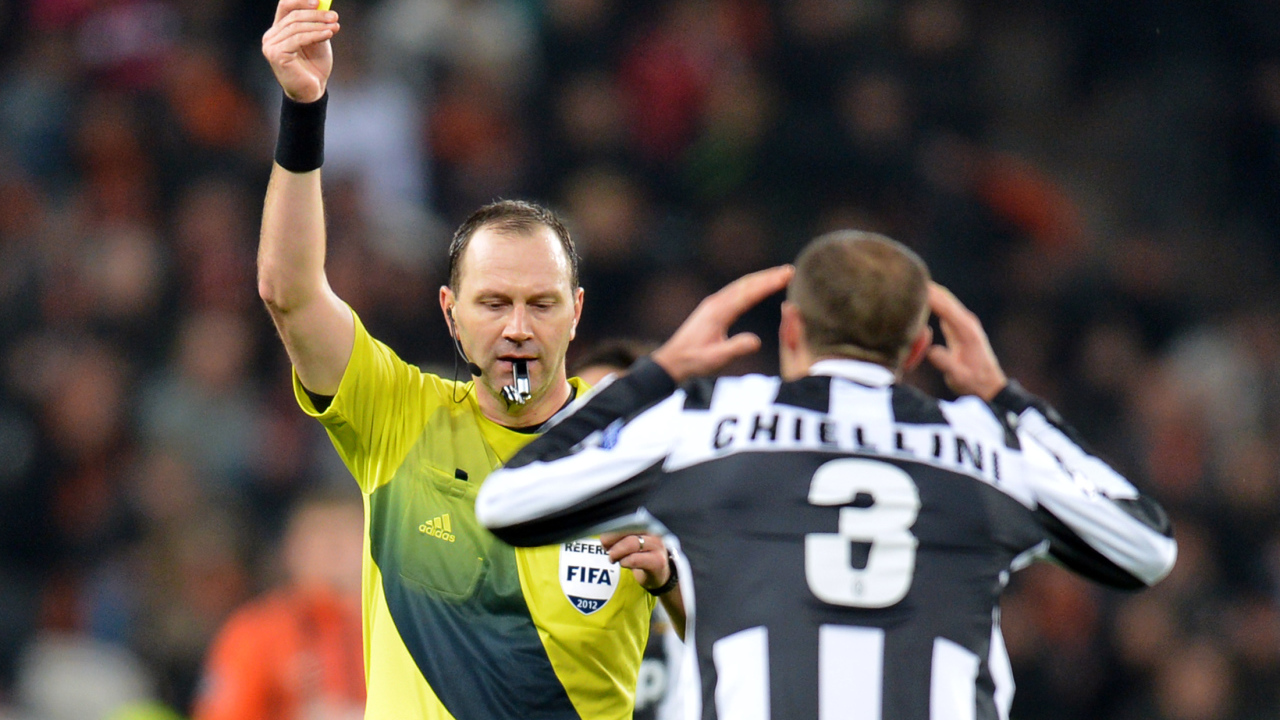 The halfback of Juventus Giorgio Chiellini gets a yellow card
