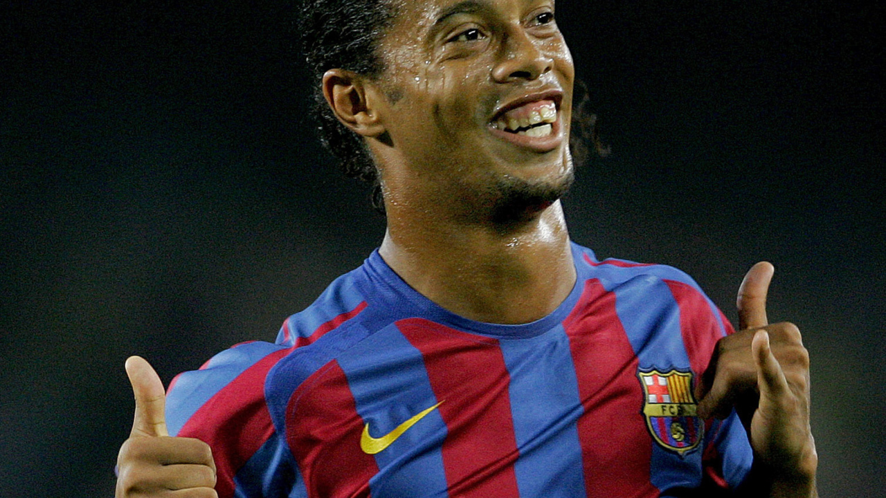 Игрок Атлетико Минейро Роналдиньо забил гол