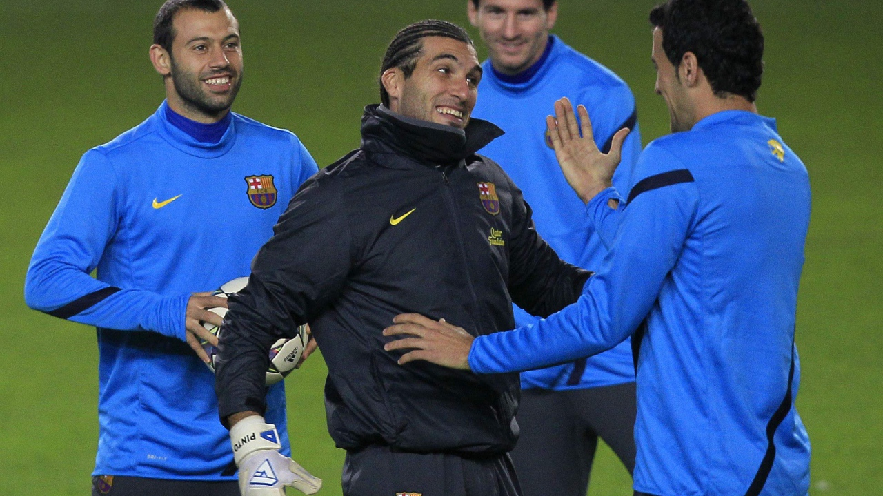 Игрок Барселоны Хосе Пинто после победы