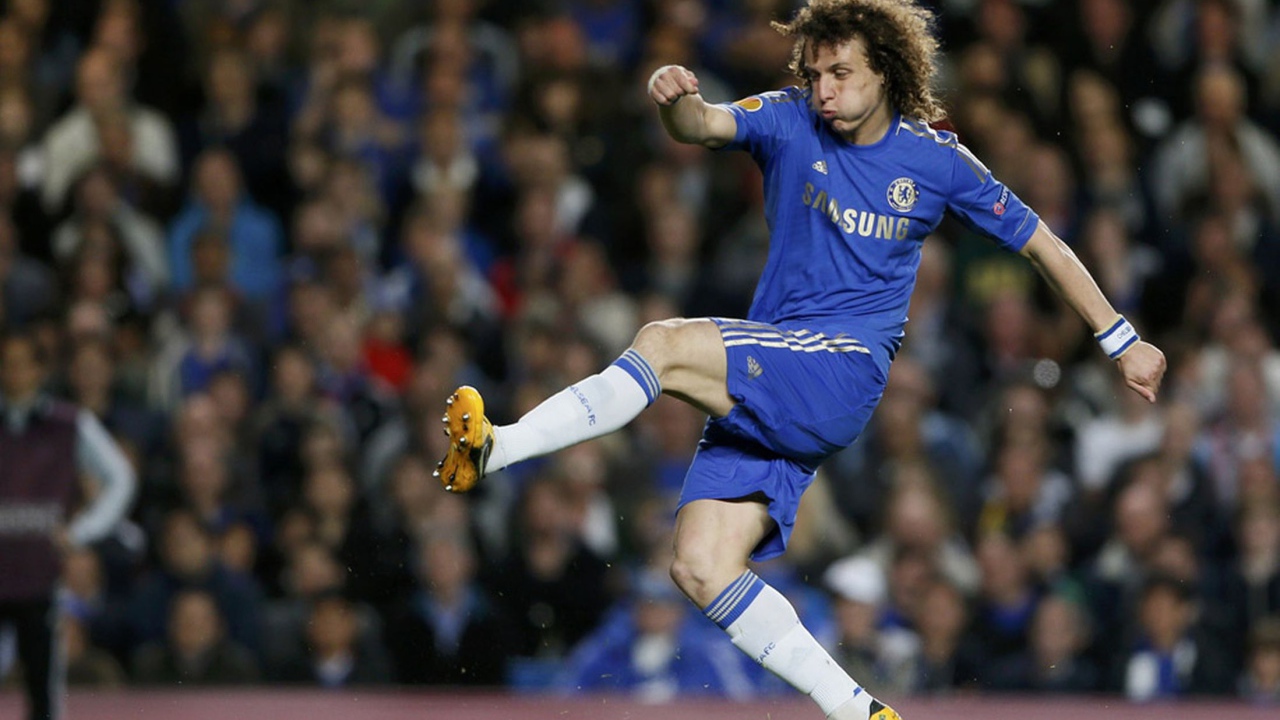  Игрок из Челси Давид Луис превосходной удар