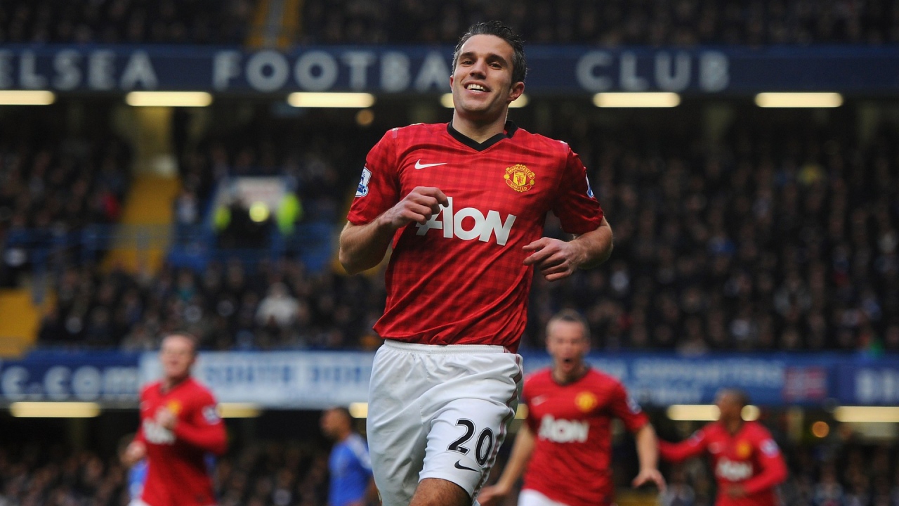 Игрок Манчестер Юнайтед Робин ван Перси после победы