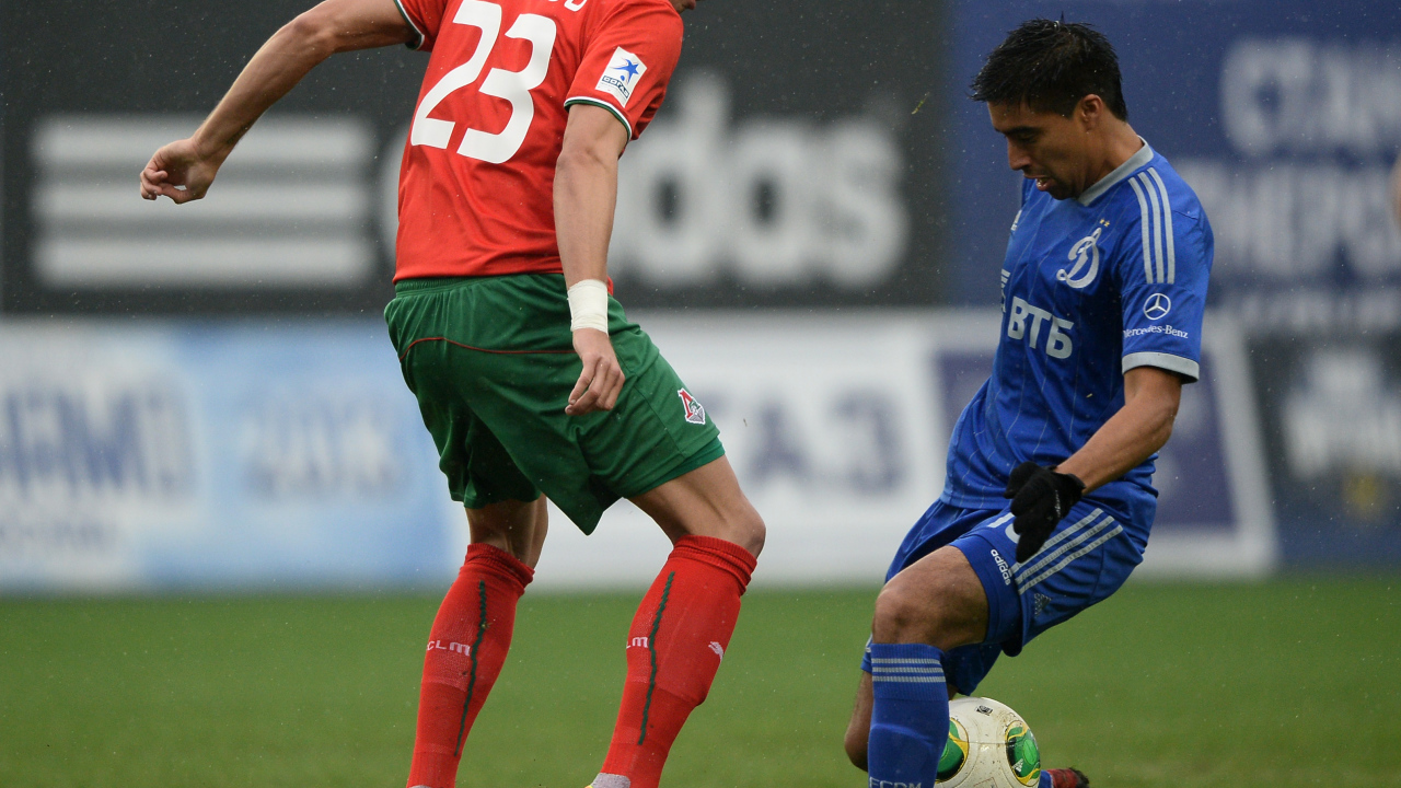 Полузащитник московского Локомотива Виталий Денисов