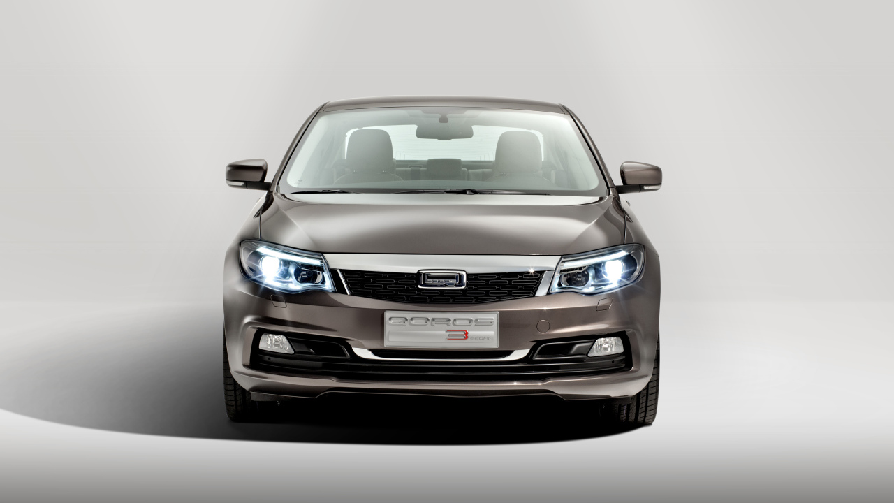 Красивый автомобиль Qoros 3 2014