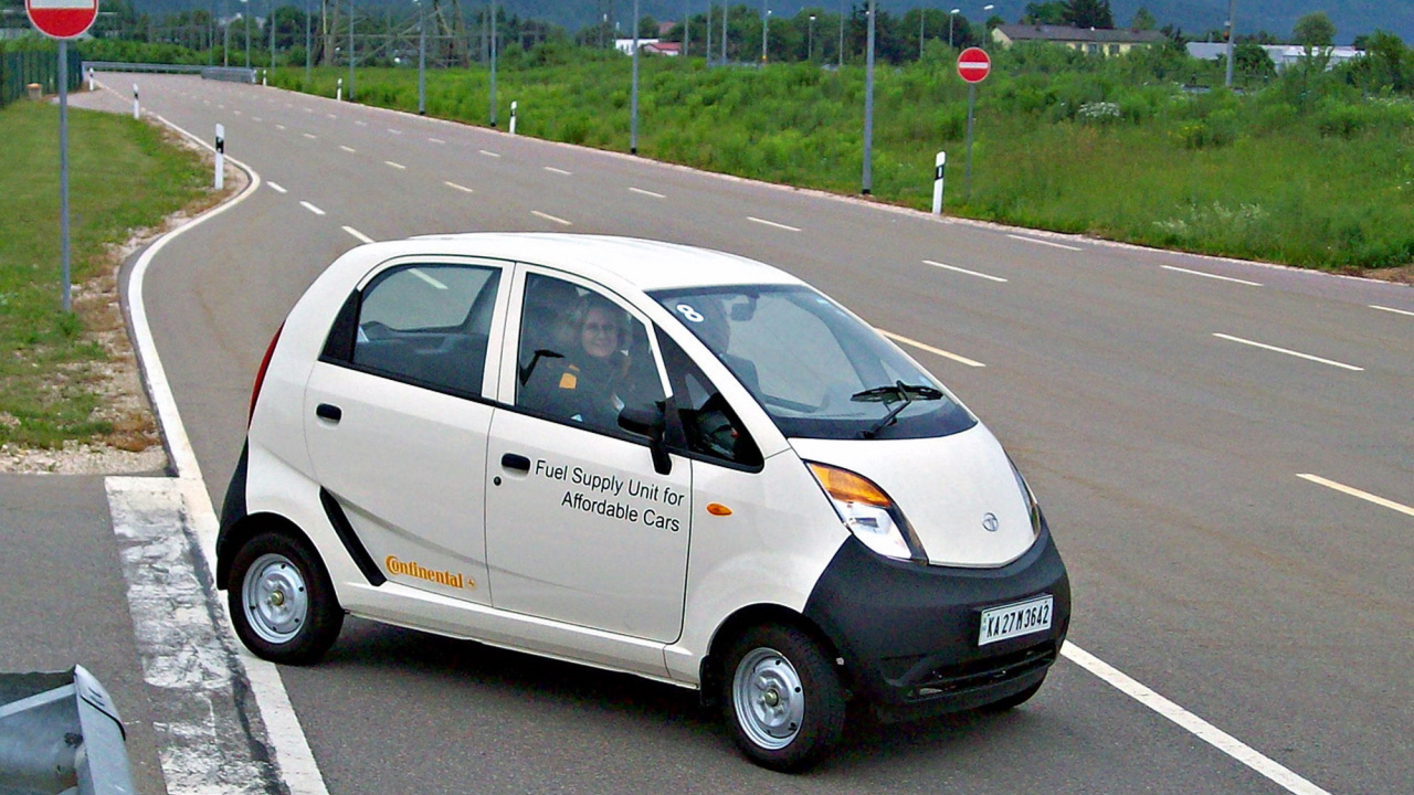 Красивый автомобиль Tata Nano 2014 в Москве