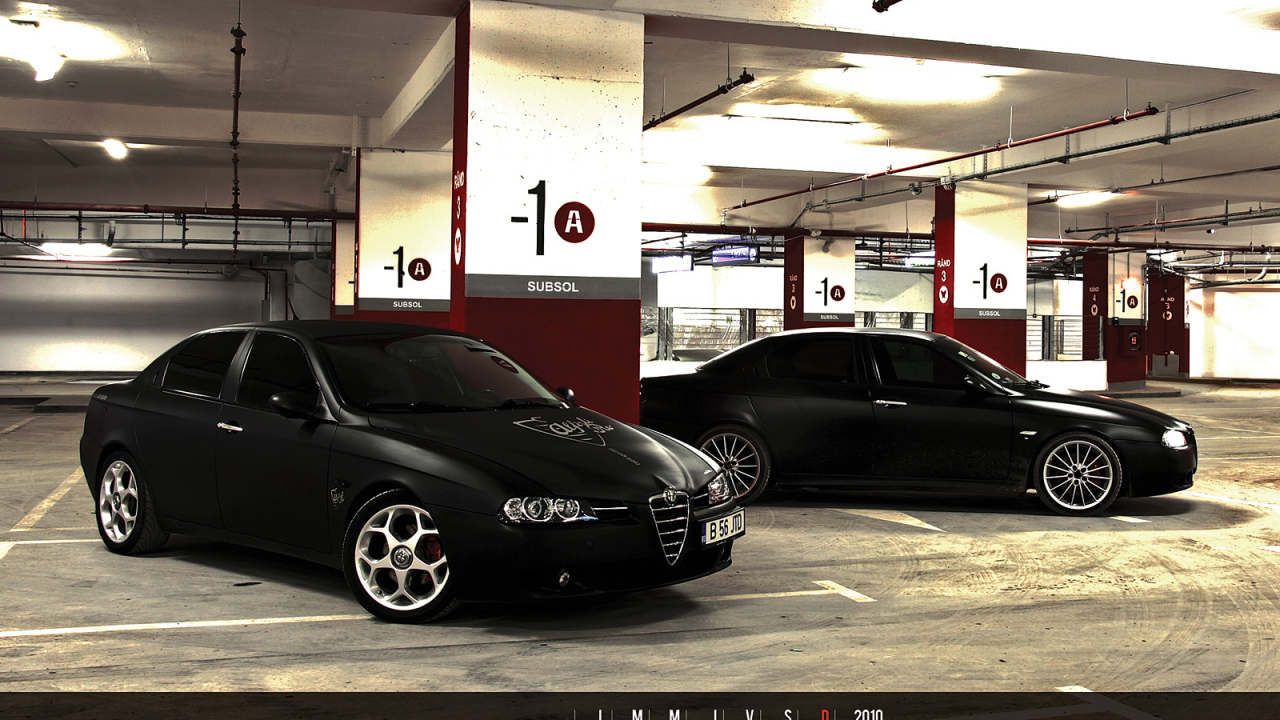 Красивый автомобиль Alfa Romeo 156