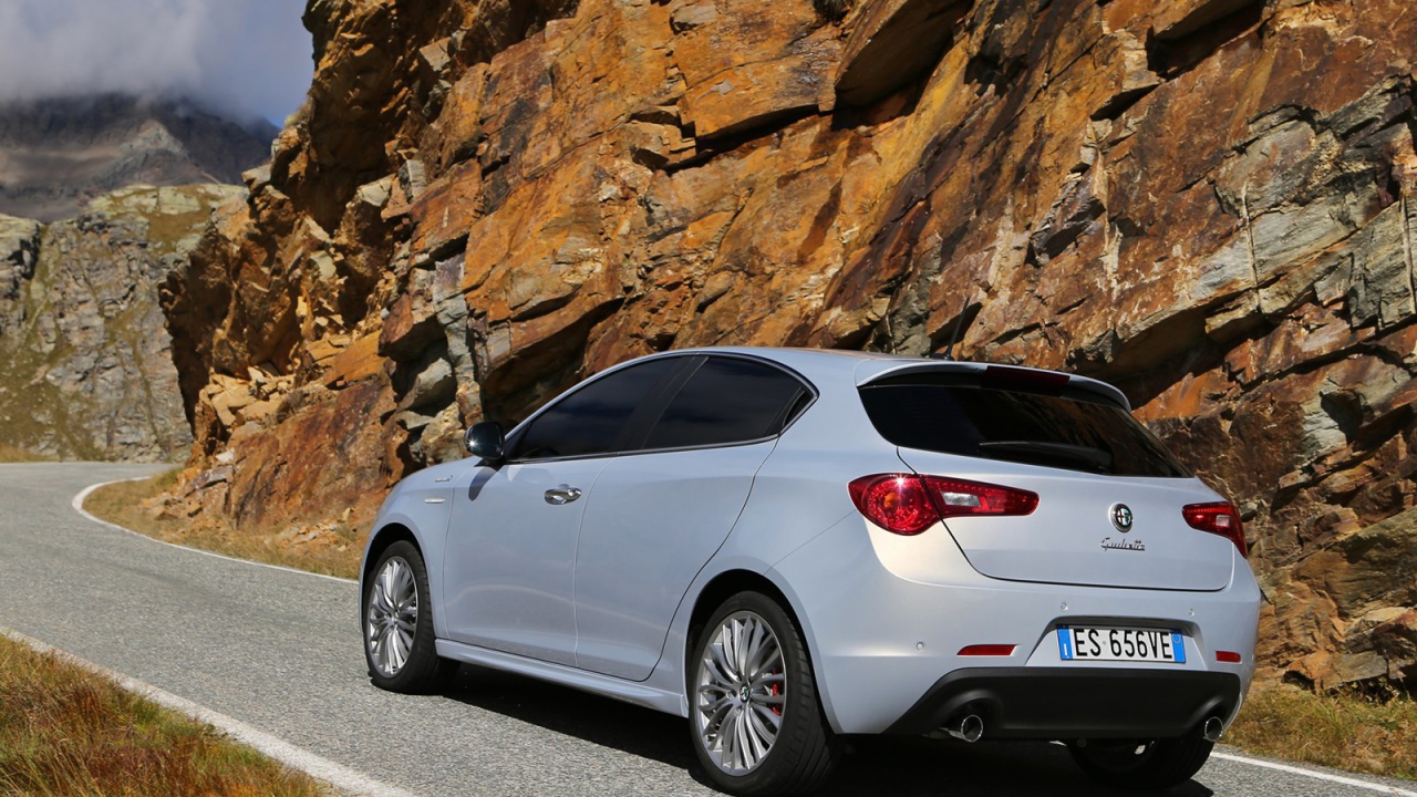 Автомобиль марки Alfa Romeo модели giulietta 2014
