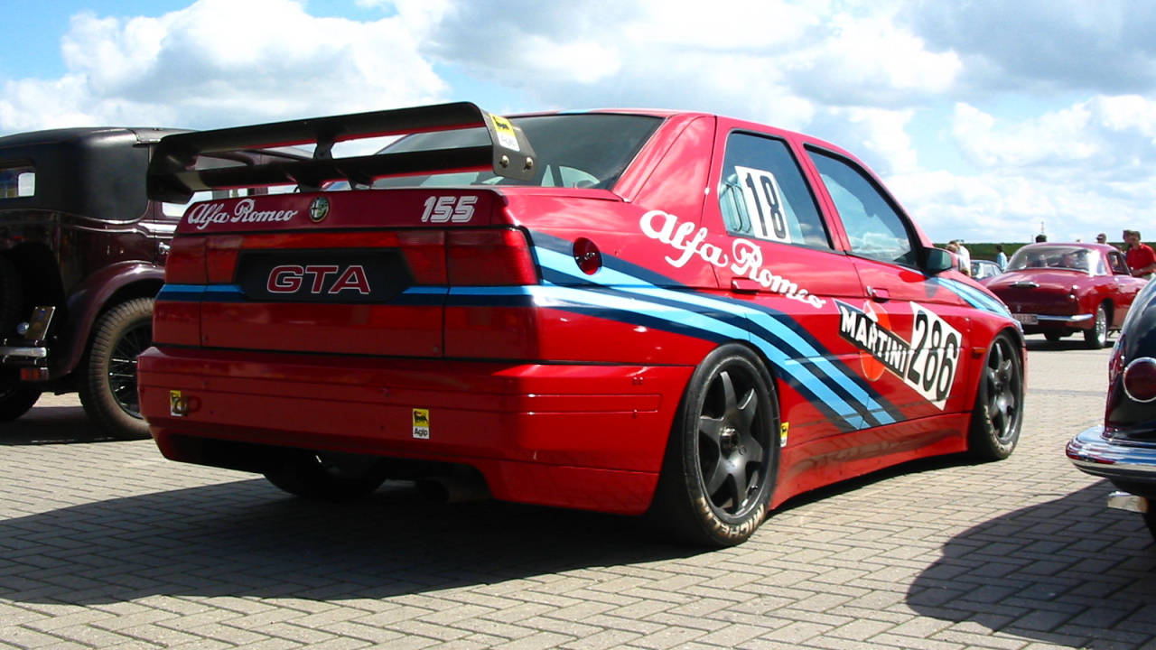 Дизайн автомобиля Alfa Romeo 155