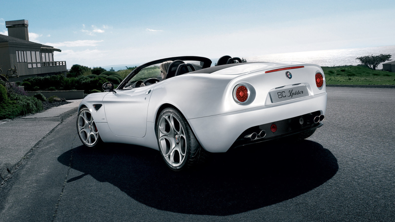 Надежный автомобиль Alfa Romeo 8c spider