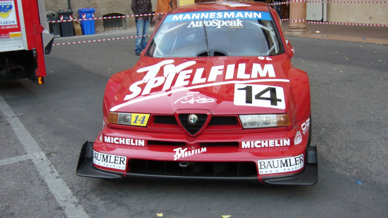 Test drive the car Alfa Romeo 155 