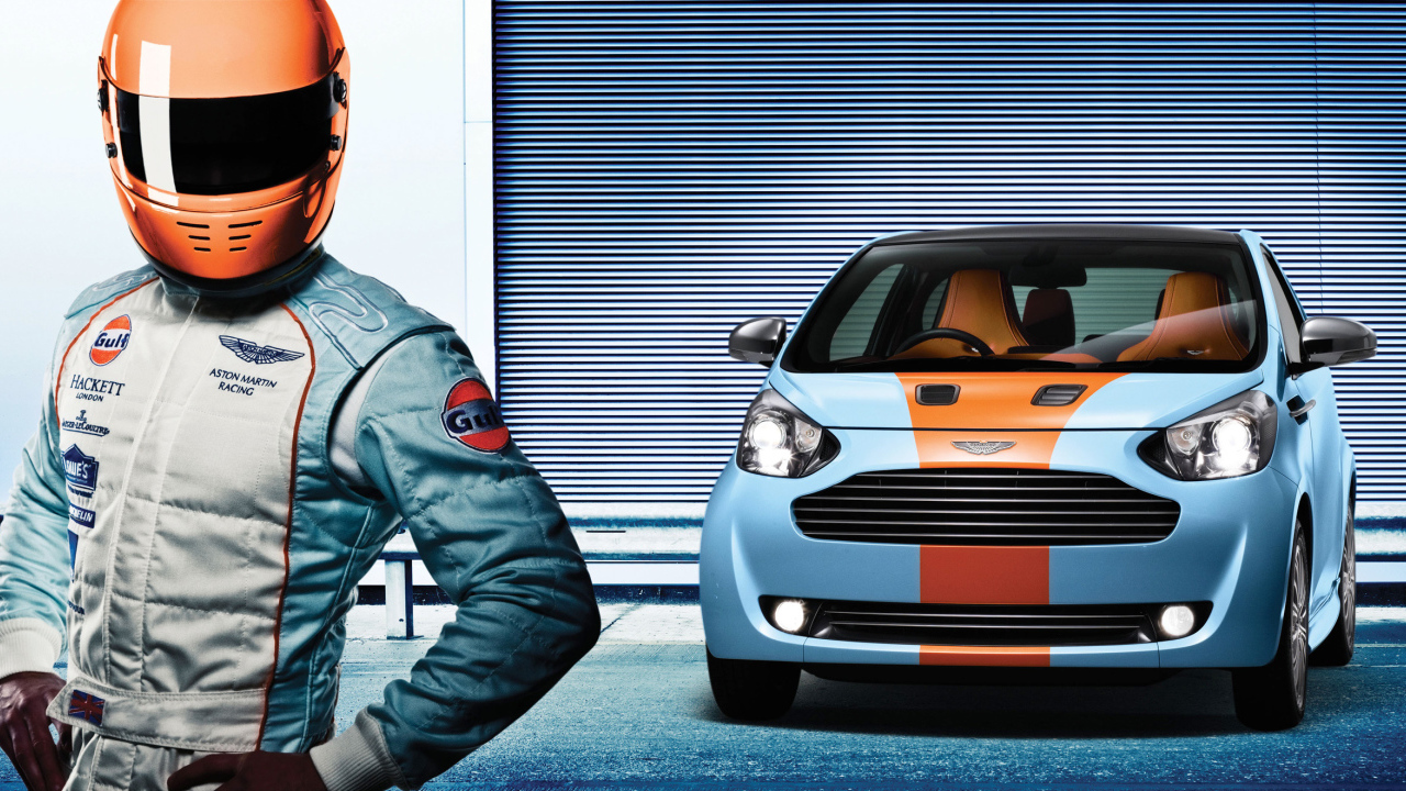 Красивый автомобиль Aston Martin cygnet в Москве