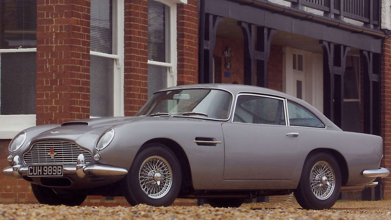 Автомобиль марки Aston Martin модели db5