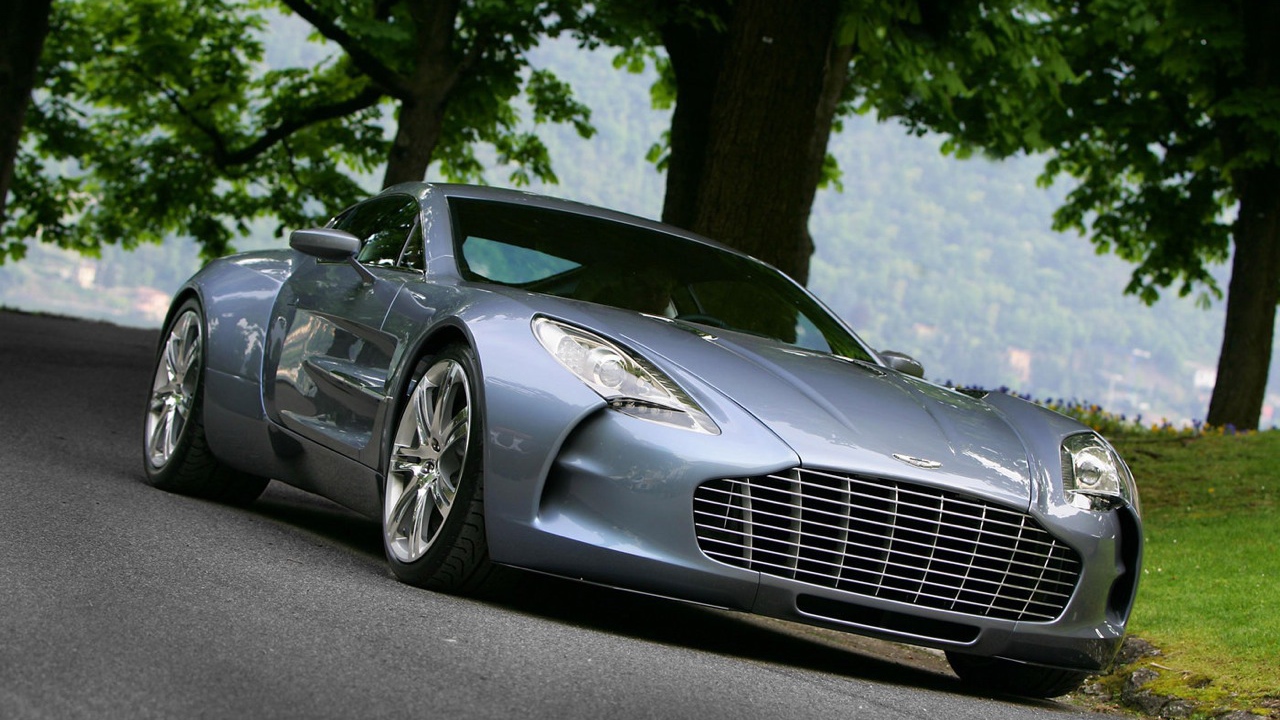 Лесная прогулка Aston Martin one 77