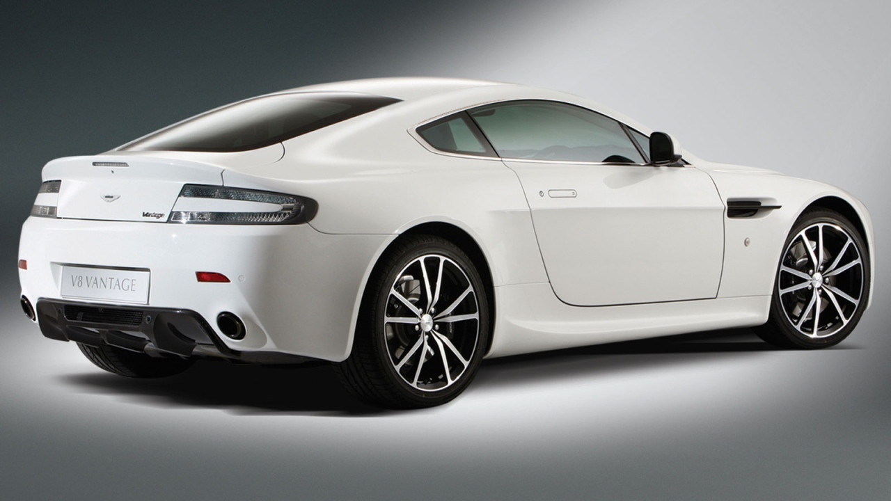 Фото автомобиля Aston Martin v8 vantage