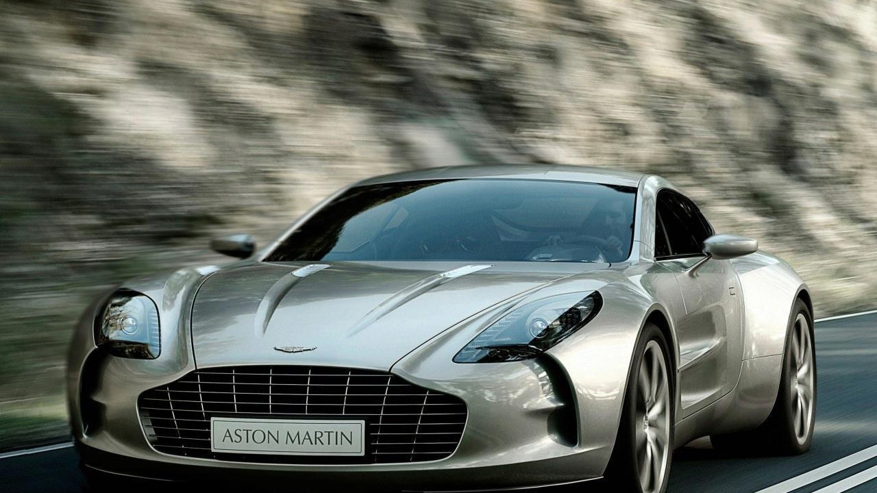 Стремительный Aston Martin one 77