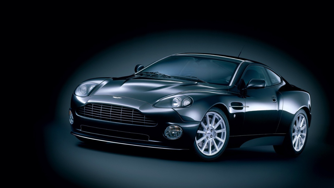 Новая машина Aston Martin v12
