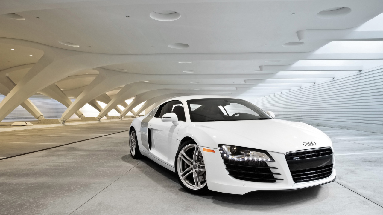 Красивый автомобиль Audi r8 в Москве