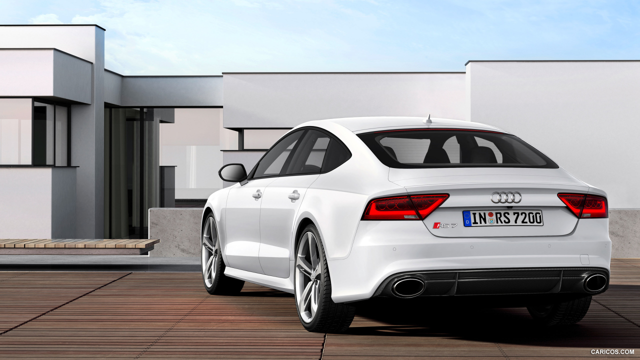 Красивый автомобиль Audi rs7 в Москве