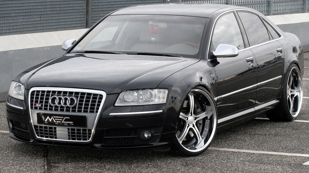 Красивый автомобиль Audi s8