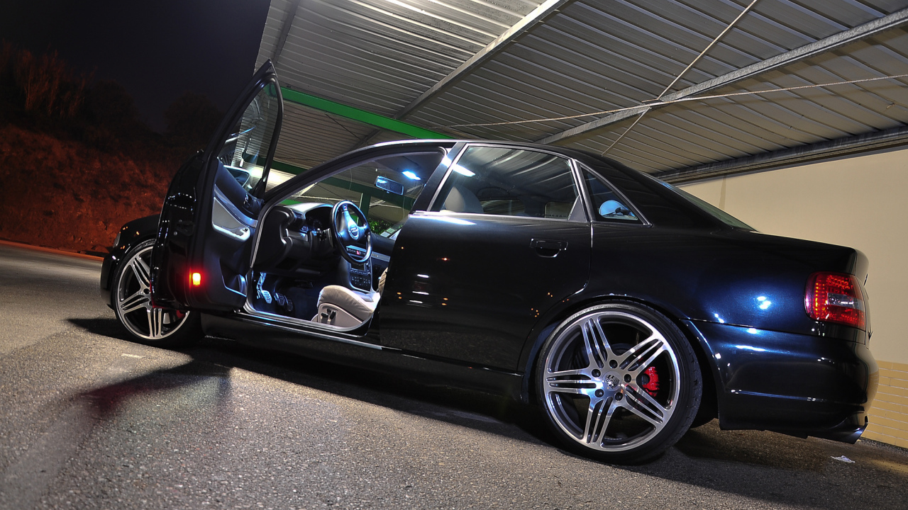 Автомобиль марки Audi модели b5