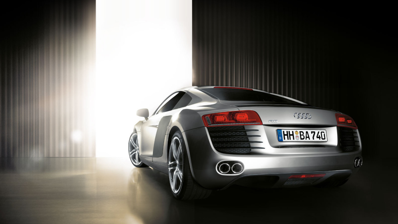 Автомобиль марки Audi модели r8