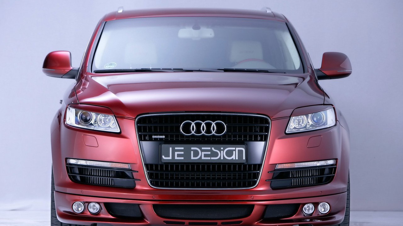 Вишневый Audi Q7