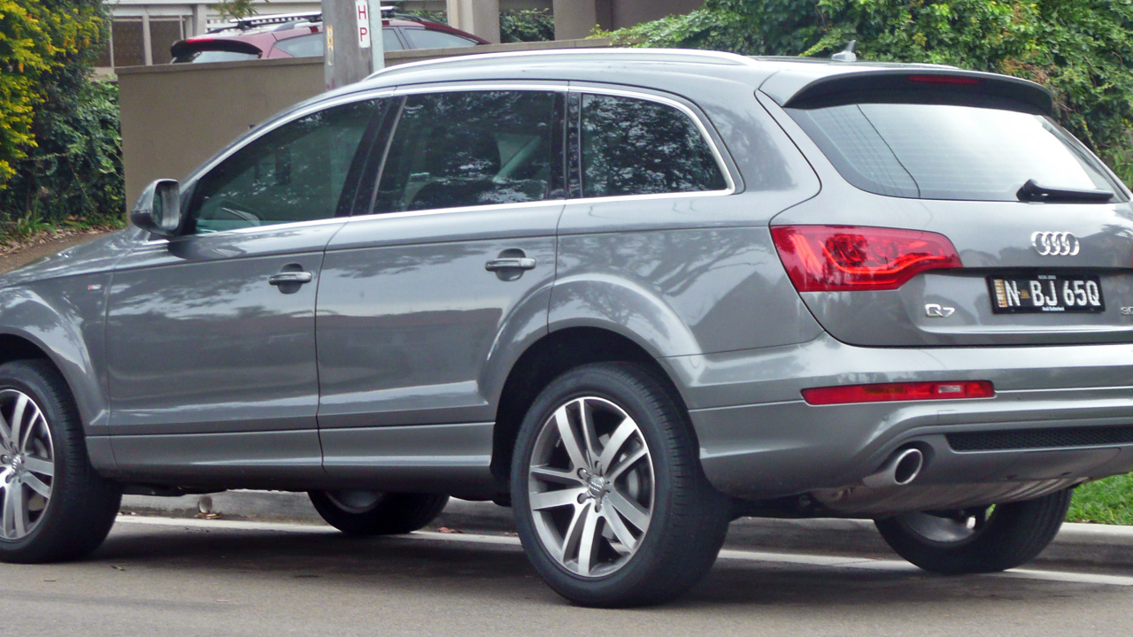 Серый Audi Q7
