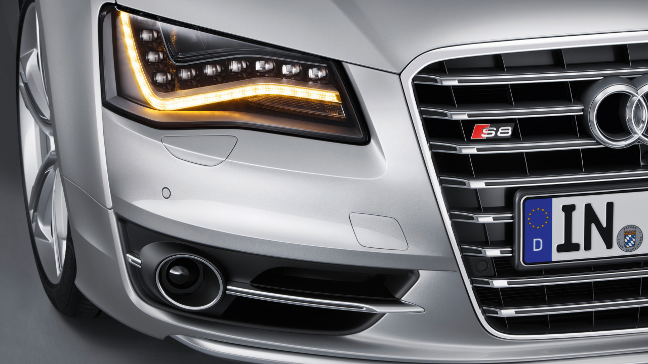 Тест драйв автомобиля audi s8