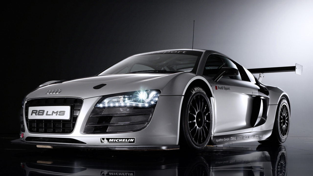 Новая машина Audi r8