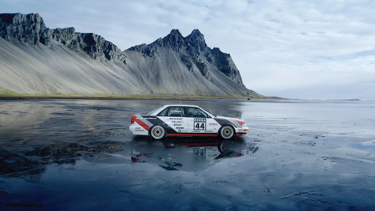 Надежная машина Audi quattro