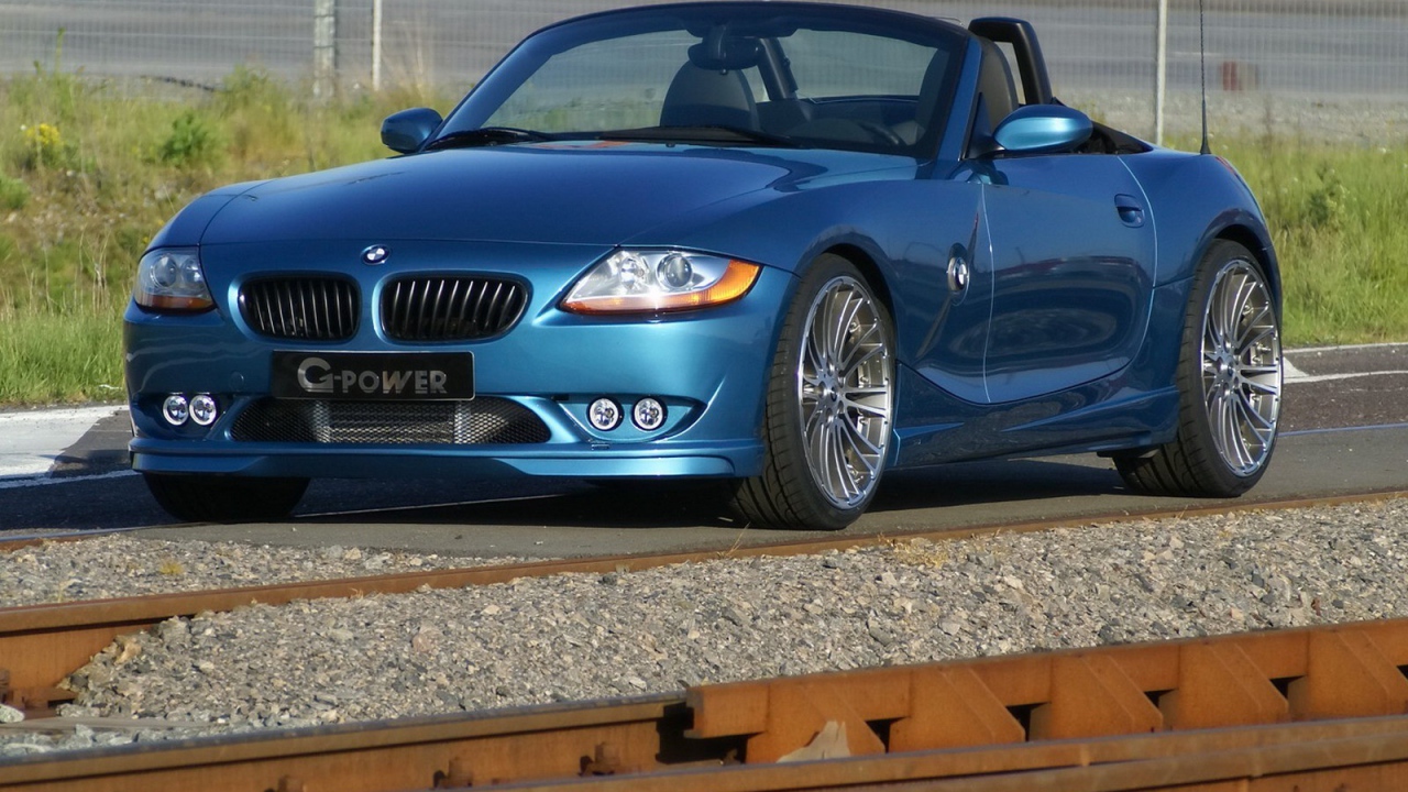 BMW у железной дороги