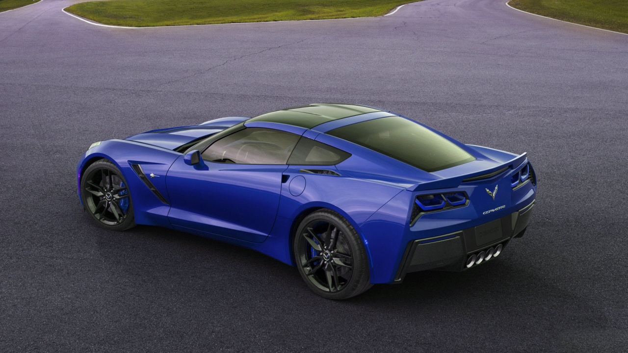 Красивый автомобиль Chevrolet Corvette 2014 года года года в Москве