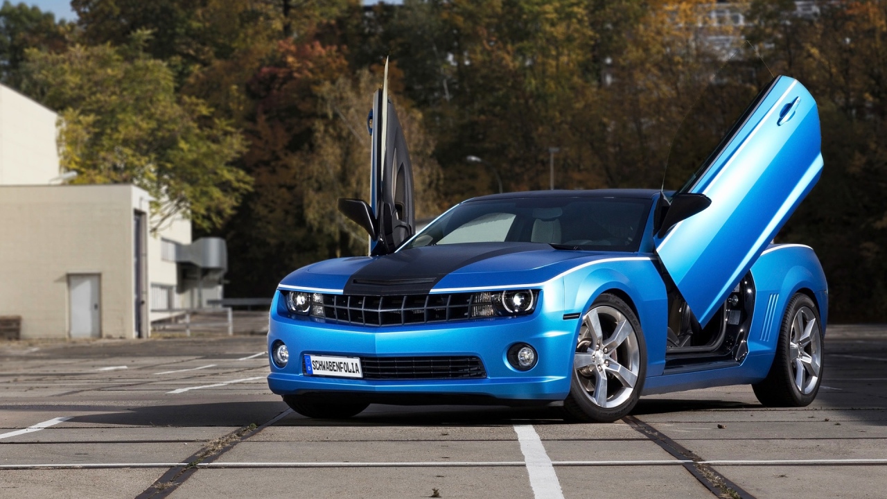 Синий Chevrolet Camaro SS