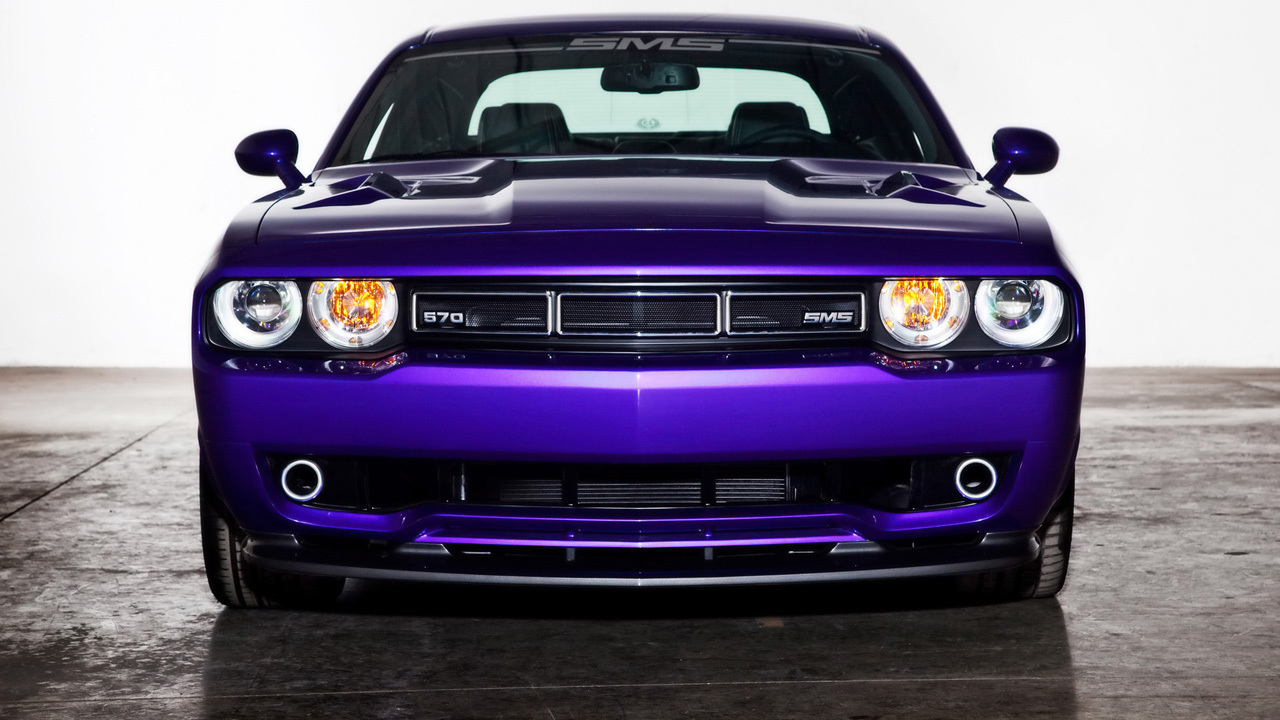 Сиреневый Dodge Challenger