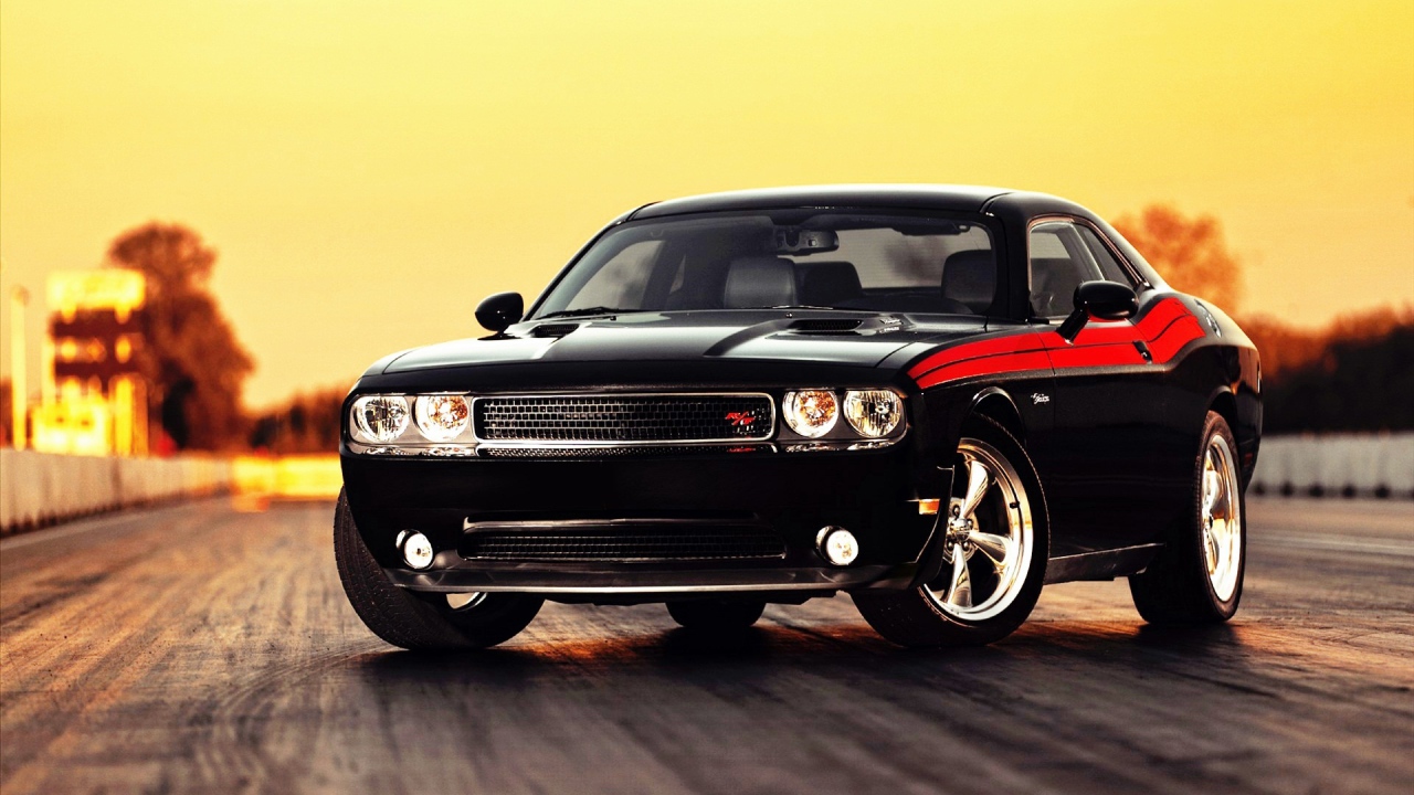 Автомобиль Dodge challenger