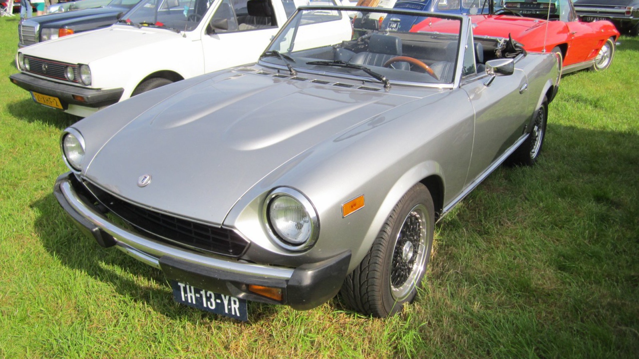 Автомобиль марки Fiat модели 124